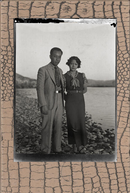 Esther y Emilio en el río