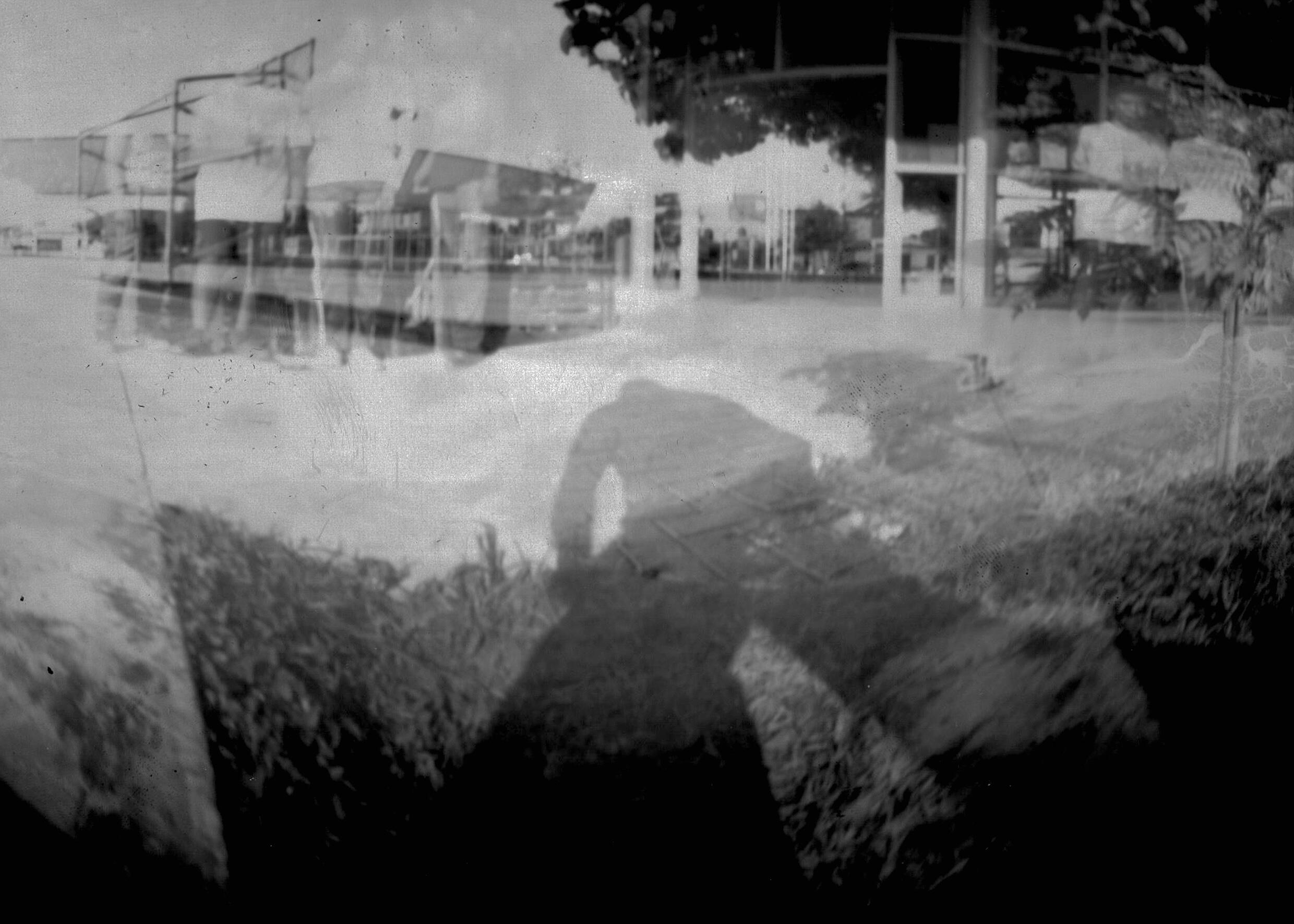 (Reflejos del) Semillero Creativo Huitzilli (2019) - fotografía estenopeica con doble exposición en papel negativo Ilford Multigrade RC.